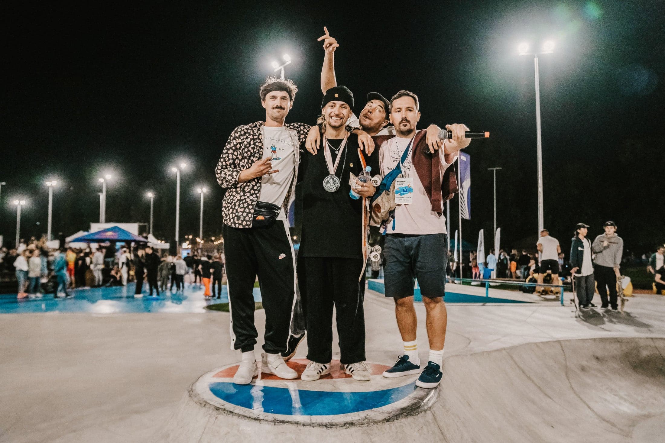 Contest winner with his medal alongside the organisers on the bowl at a floodlit night final